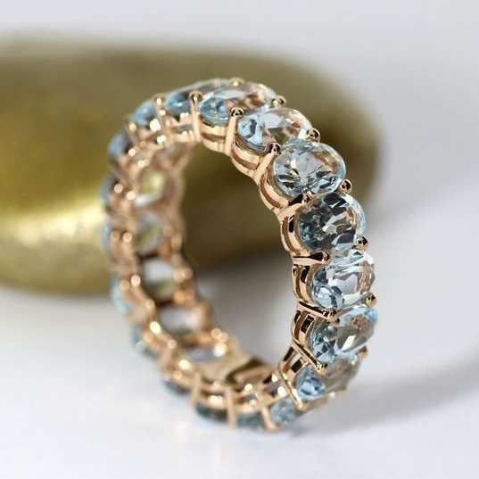 Classic Gold Ring with Timeless Appeal