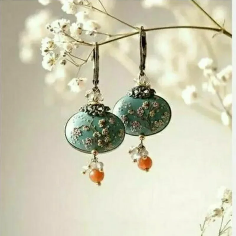 Charming Earring for Any Occasion
