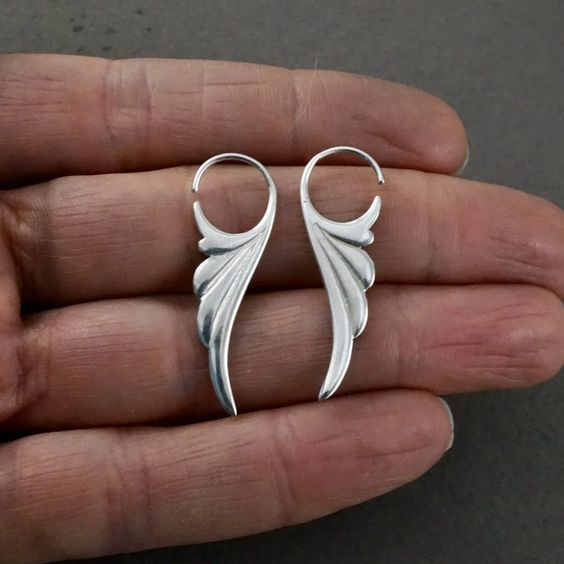 Charming Silver Earring for Any Occasion