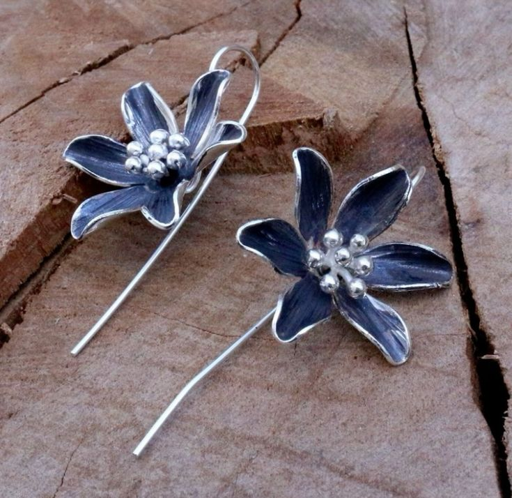 Charming Silver Earring for Any Occasion