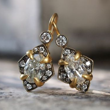 Beautiful Gold Earring with Unique Style