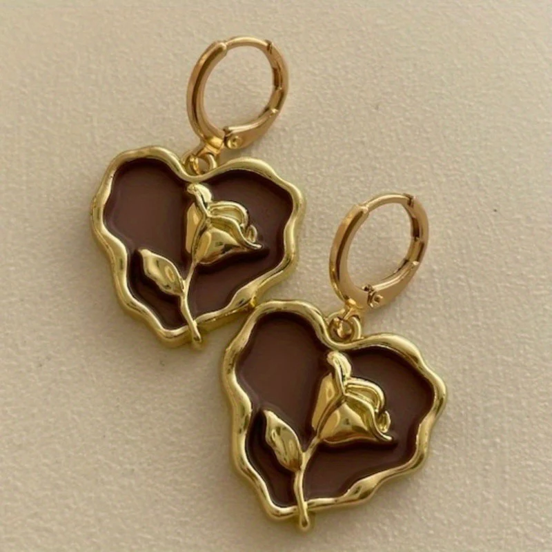 Beautiful Gold Earring with Unique Style