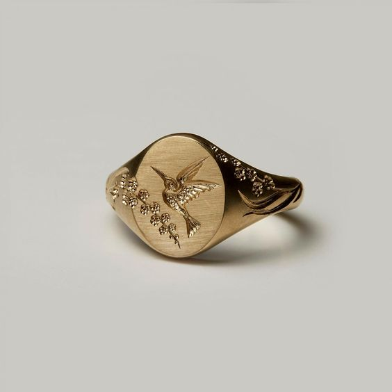 Classic Gold Ring with Timeless Appeal