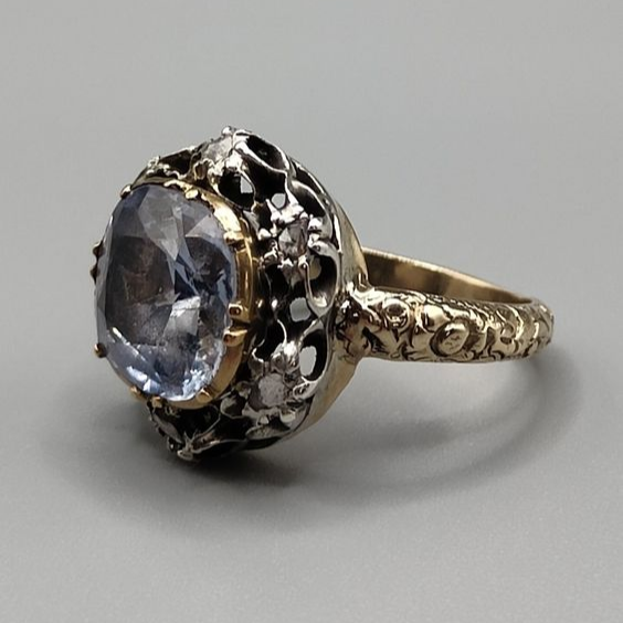 Classic Gold Ring with Timeless Appeal
