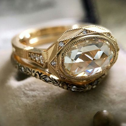Classic Gold Ring with Timeless Appeal