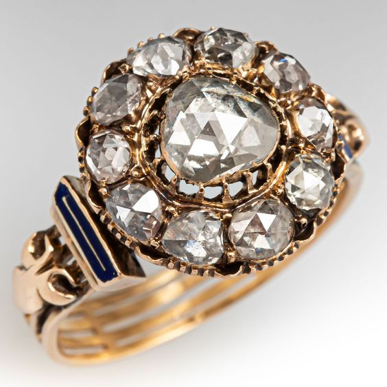 Classic Gold Ring with Timeless Appeal