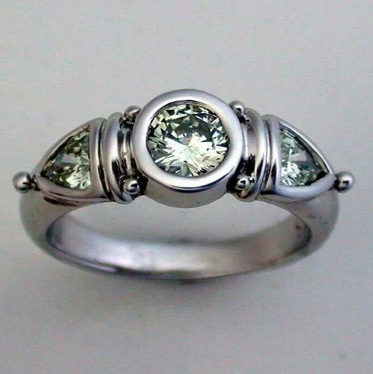 Classic Silver Ring with Timeless Appeal