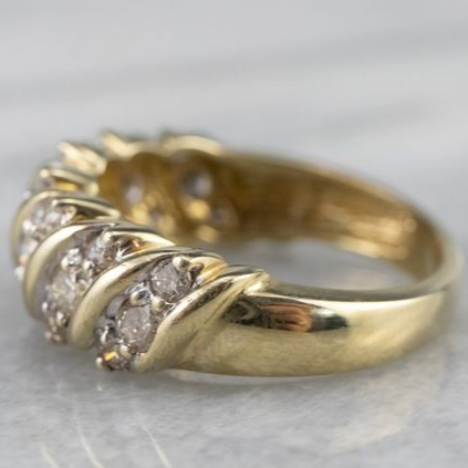 Classic Gold Ring with Timeless Appeal
