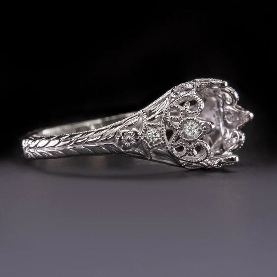Classic Silver Ring with Timeless Appeal