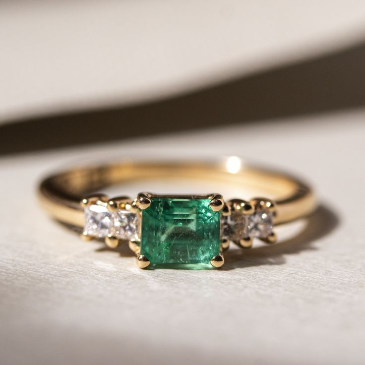 Classic Gold Ring with Timeless Appeal