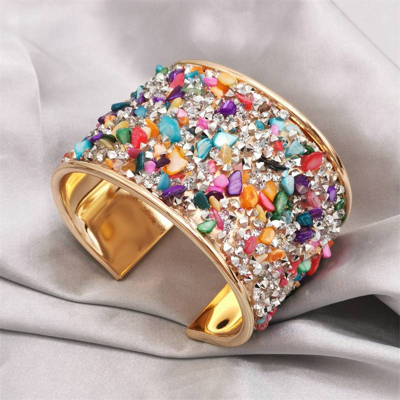 Classic Gold Bracelet with Timeless Appeal