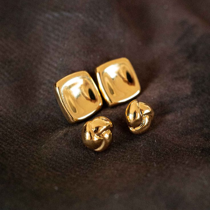Stunning Gold Earring for Daily Wear