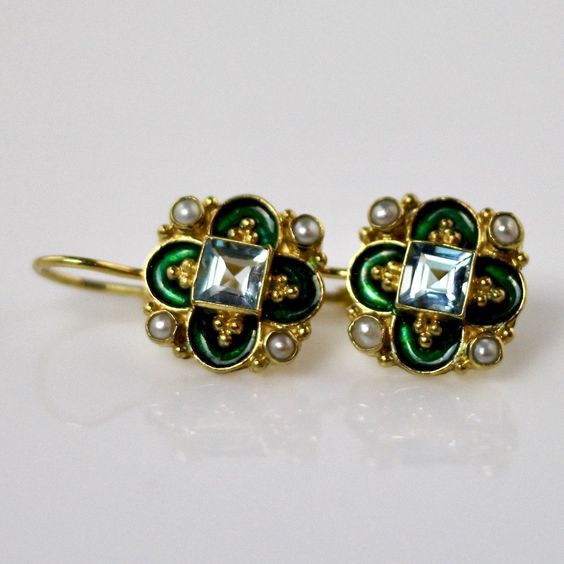 Beautiful Pearl Earring with Unique Style