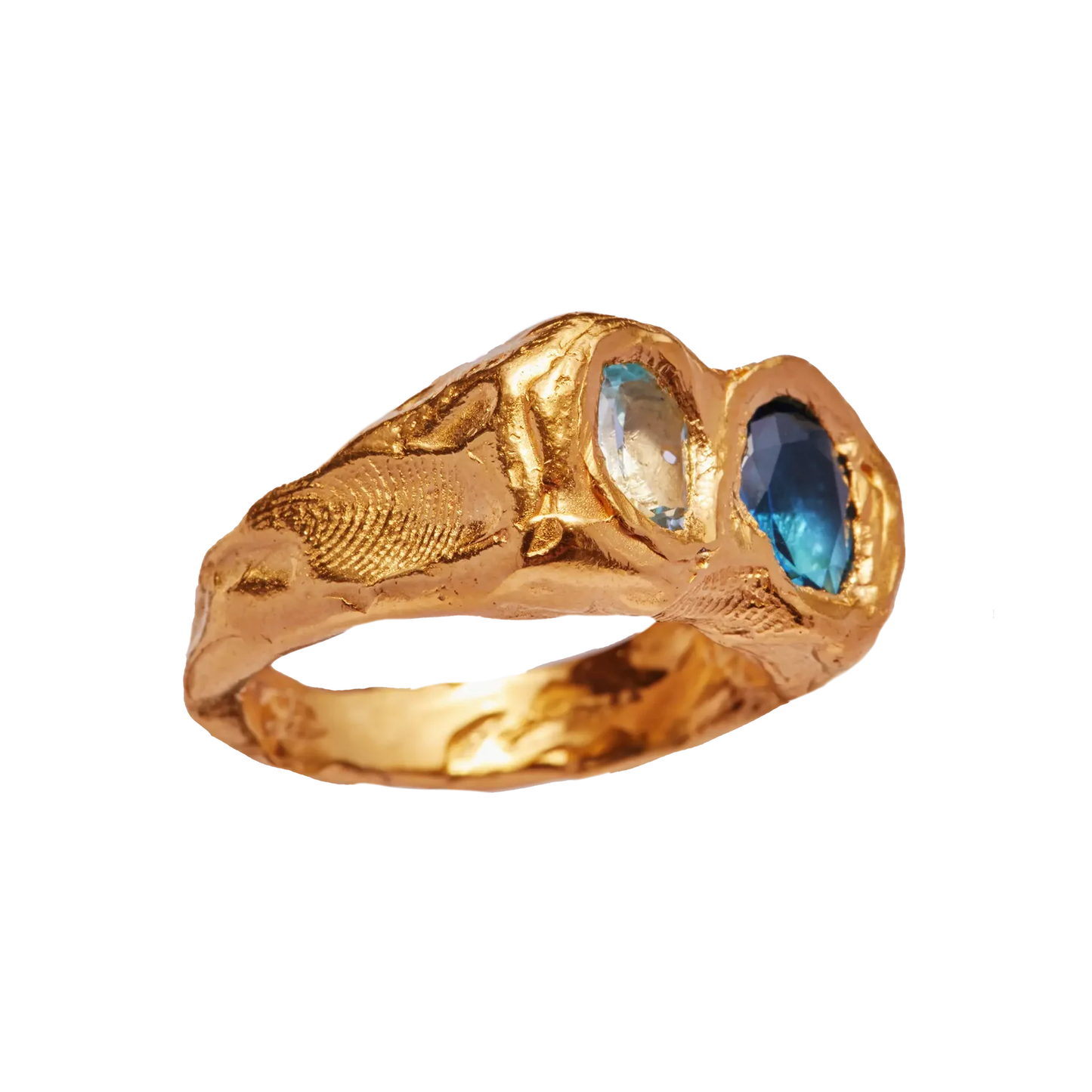 Classic Gold Ring with Timeless Appeal