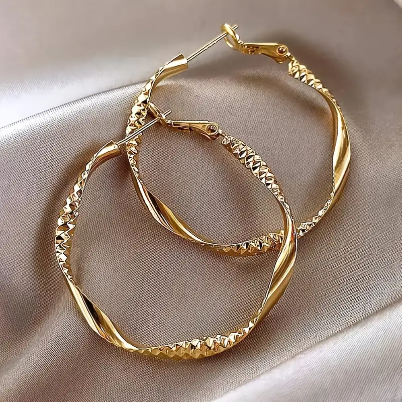 Classic Gold Earring with Timeless Appeal
