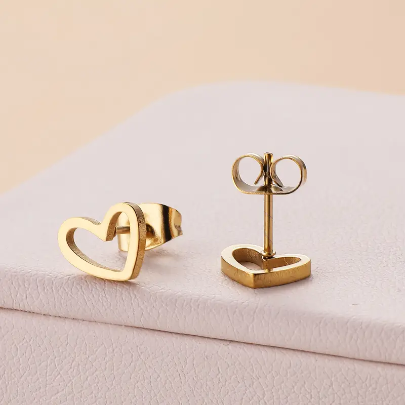 Classic Gold Earring with Timeless Appeal