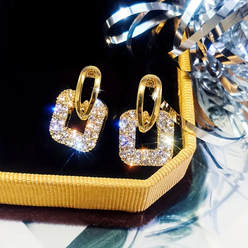 Beautiful Gold Earring with Unique Style