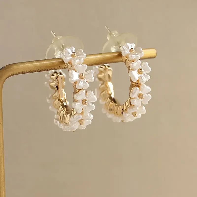 Elegant Gold Earring for Every Occasion