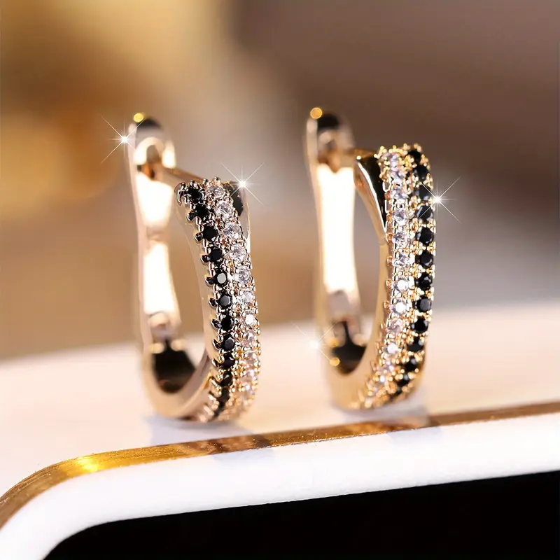 Charming Gold Earring for Any Occasion