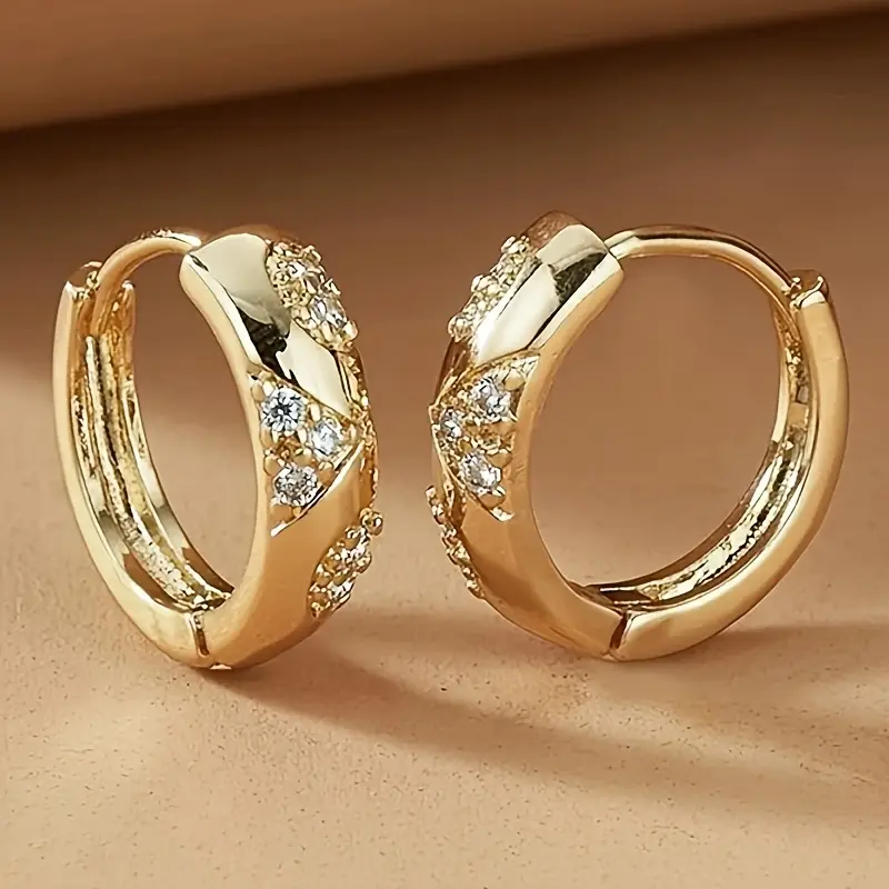 Classic Gold Earring with Timeless Appeal