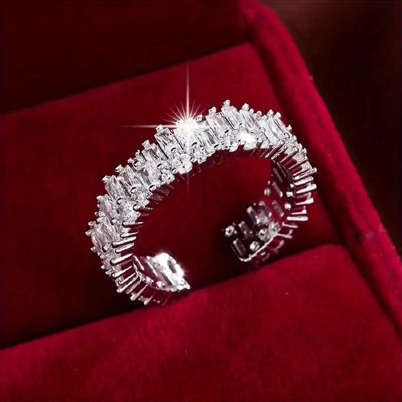 Classic Silver Ring with Timeless Appeal