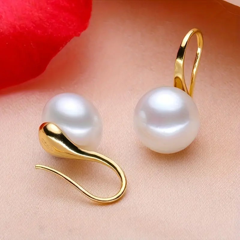 Beautiful Gold Earring with Unique Style