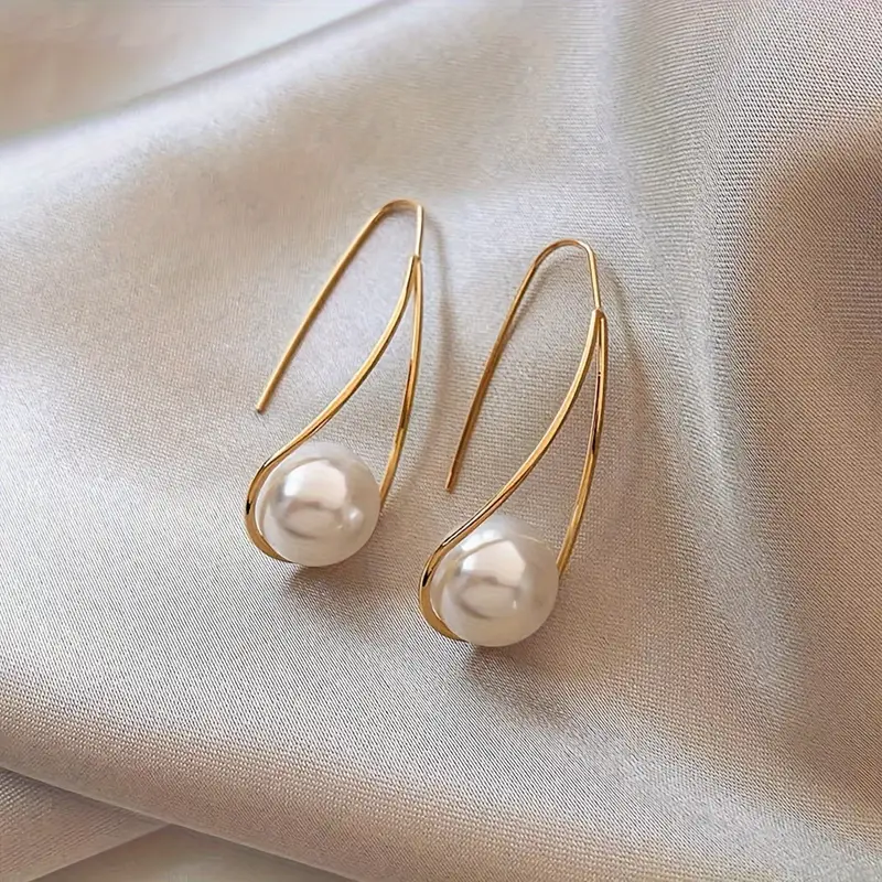 Charming Gold Earring for Any Occasion