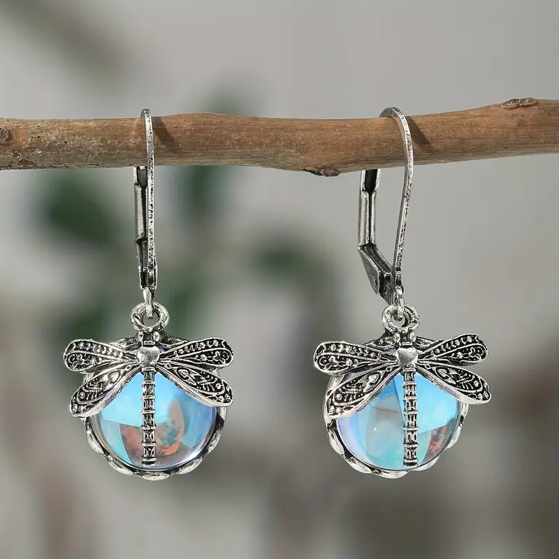 Charming Silver Earring for Any Occasion