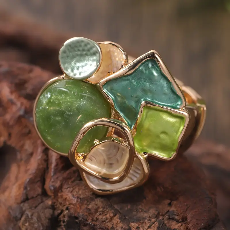 Classic Gold Ring with Timeless Appeal