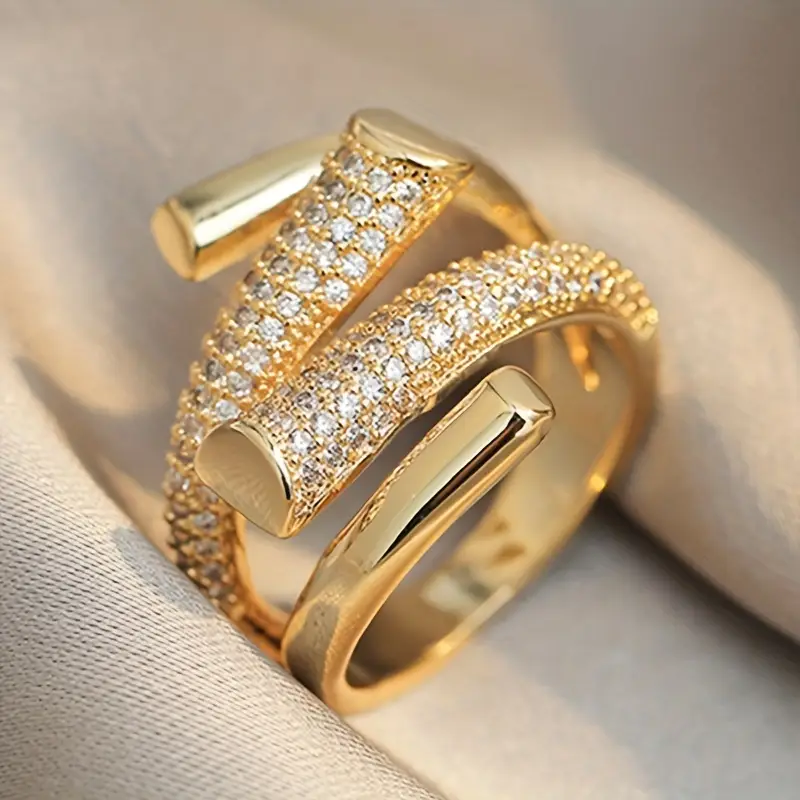 Classic Gold Ring with Timeless Appeal