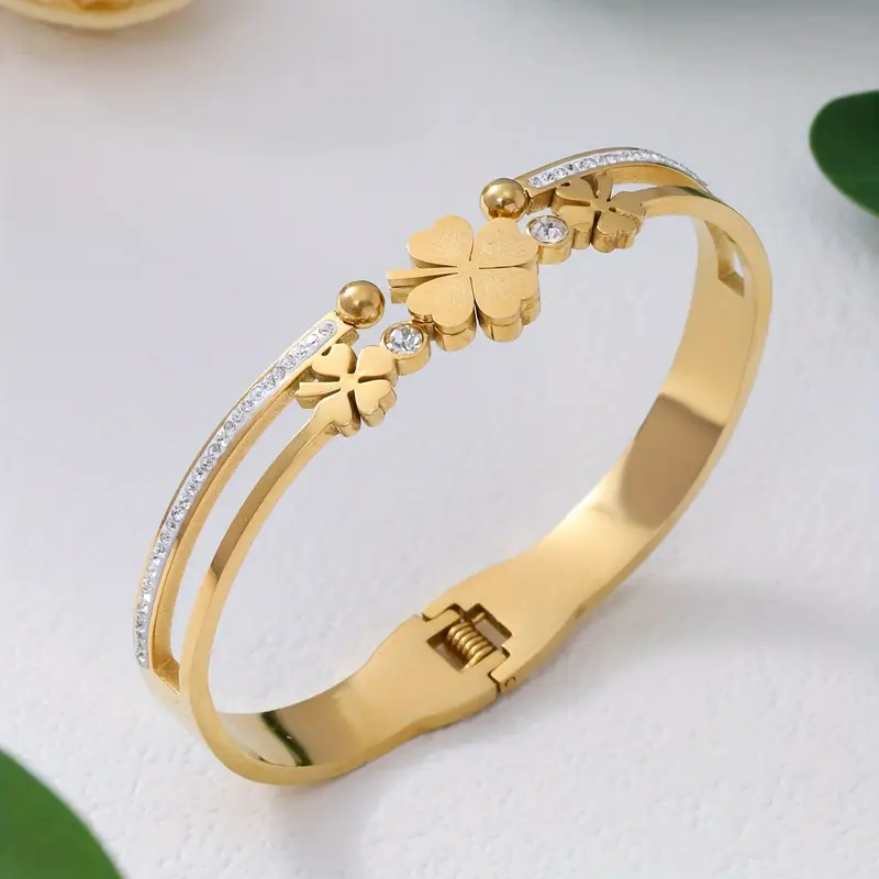 Classic Gold Bracelet with Timeless Appeal