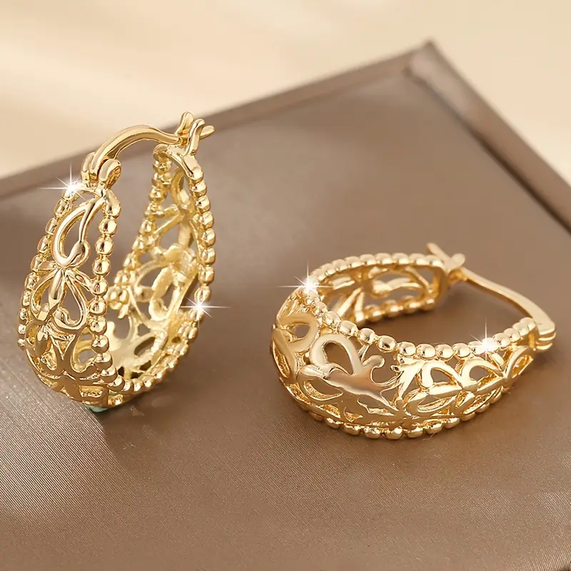 Charming Gold Earring for Any Occasion