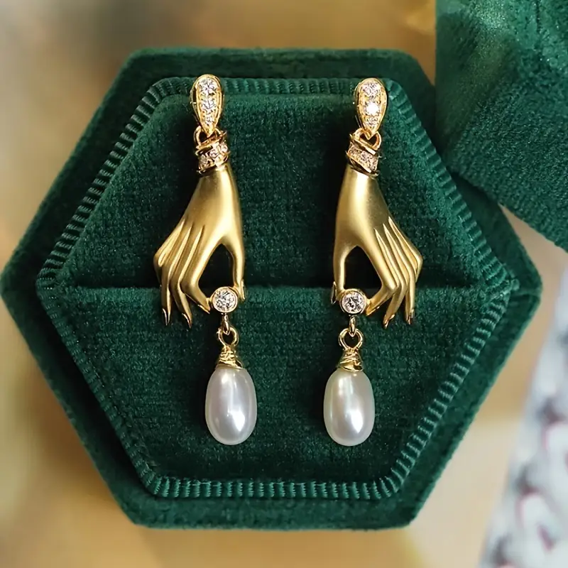 Classic Gold Earring with Timeless Appeal