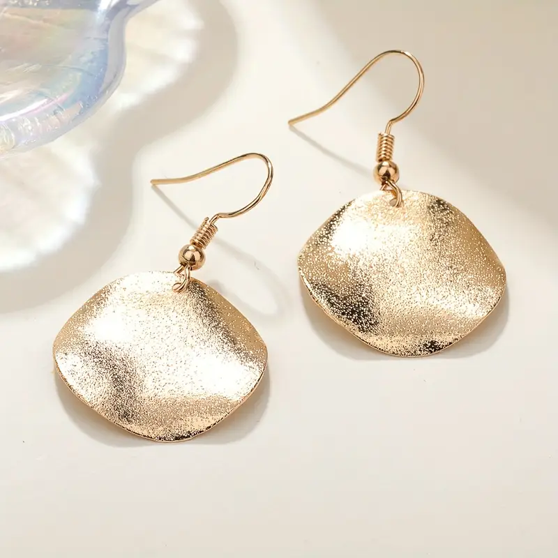 Charming Gold Earring for Any Occasion