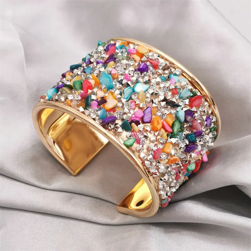 Classic Gold Bracelet with Timeless Appeal