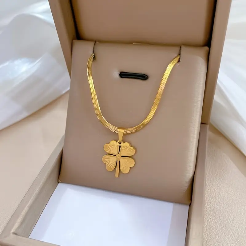 Romantic Gold Necklace for Special Moments