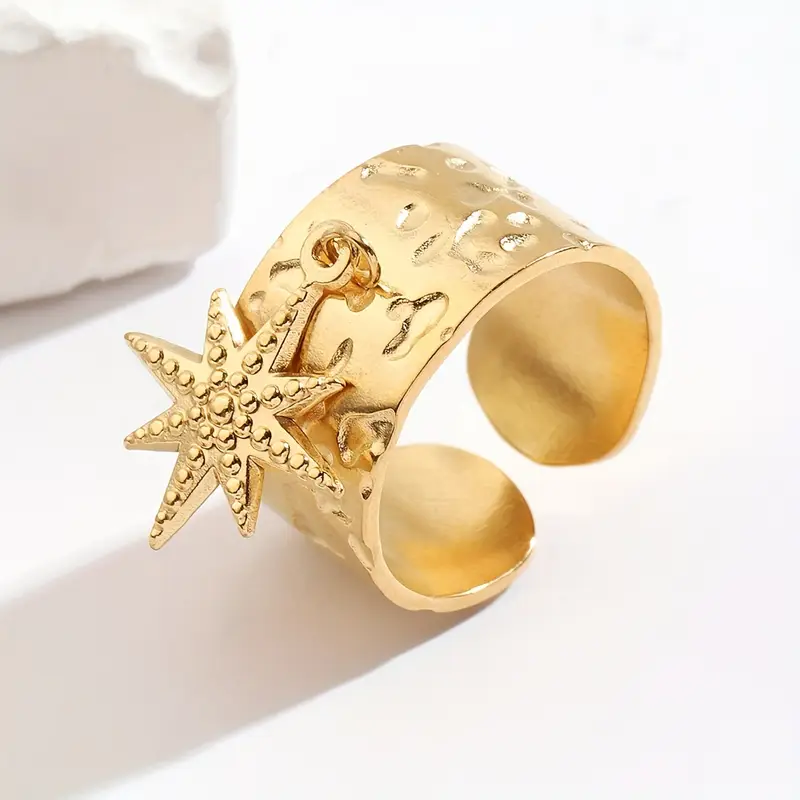 Classic Gold Ring with Timeless Appeal