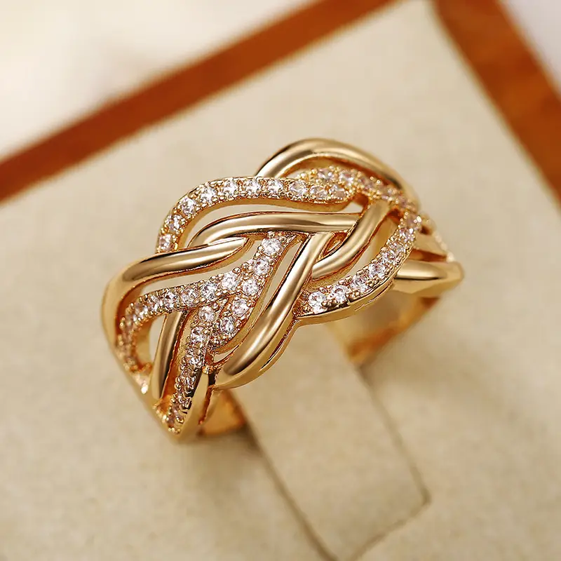 Classic Gold Ring with Timeless Appeal