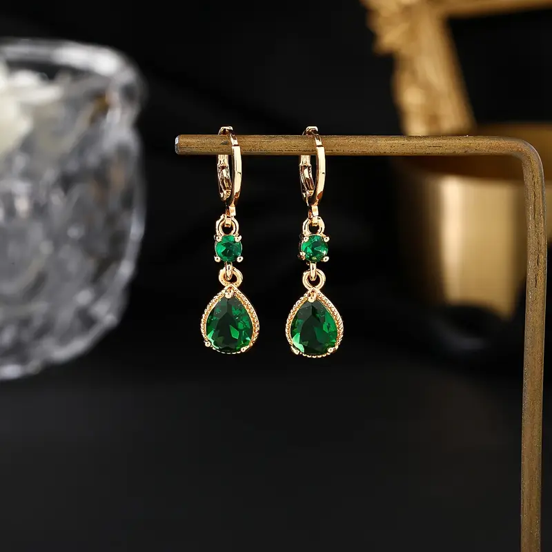Charming Gold Earring for Any Occasion