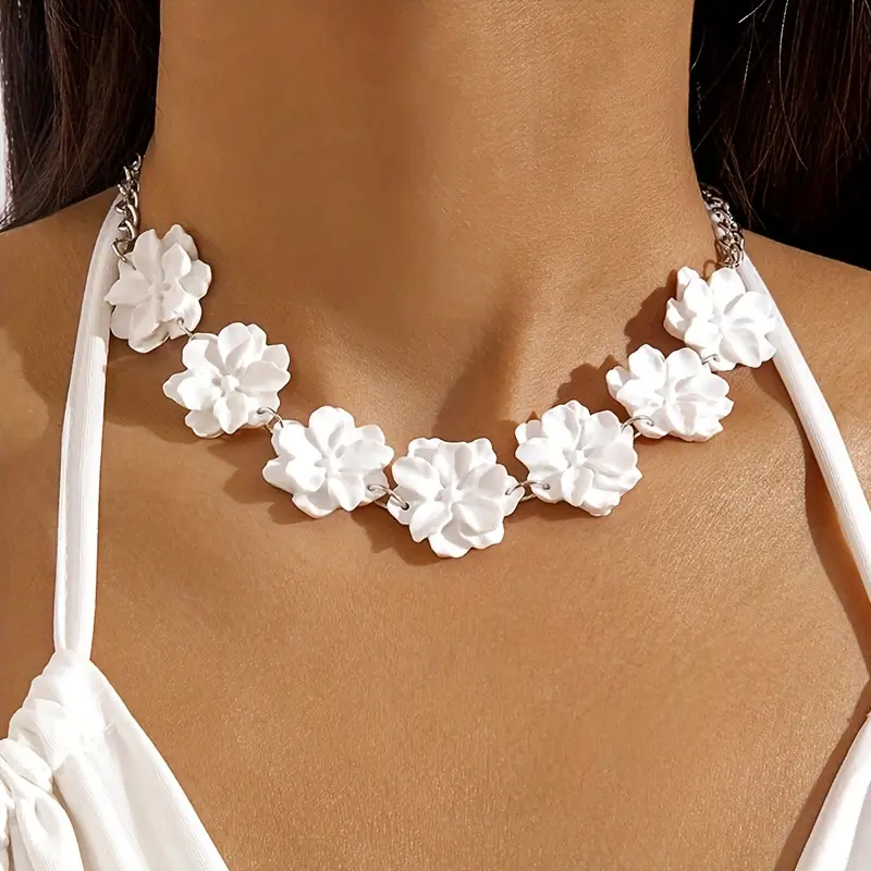 Stunning Necklace for Daily Wear