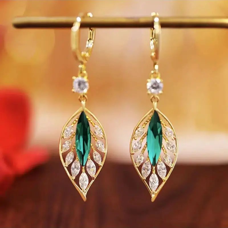 Classic Gold Earring with Timeless Appeal