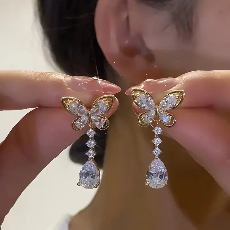 Classic Gold Earring with Timeless Appeal