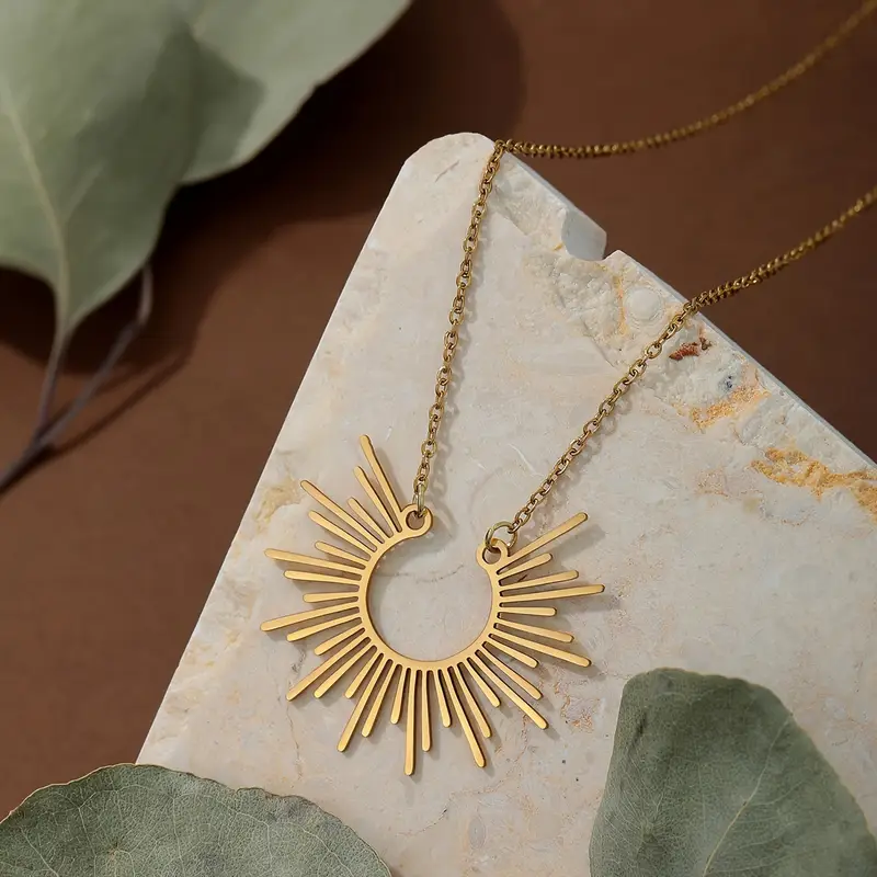 Romantic Gold Necklace for Special Moments
