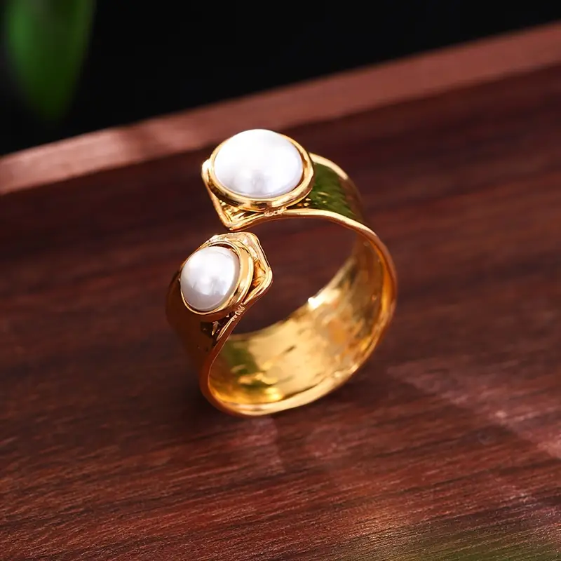 Classic Gold Ring with Timeless Appeal