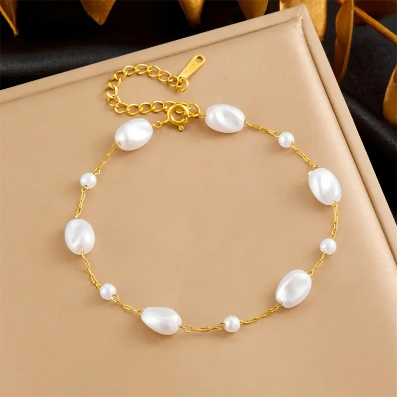 Romantic Gold Bracelet for Special Moments