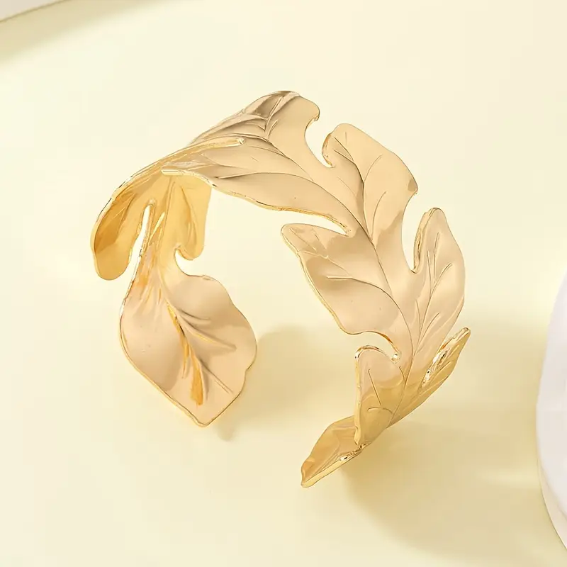 Stunning Gold Bracelet for Daily Wear