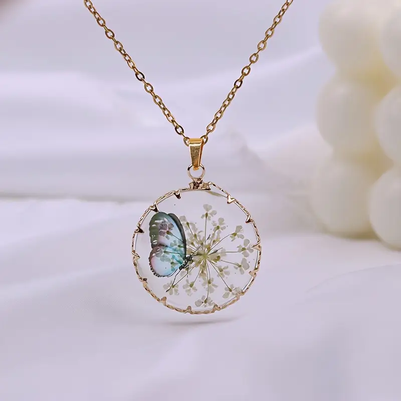 Beautiful Gold Necklace with Unique Style