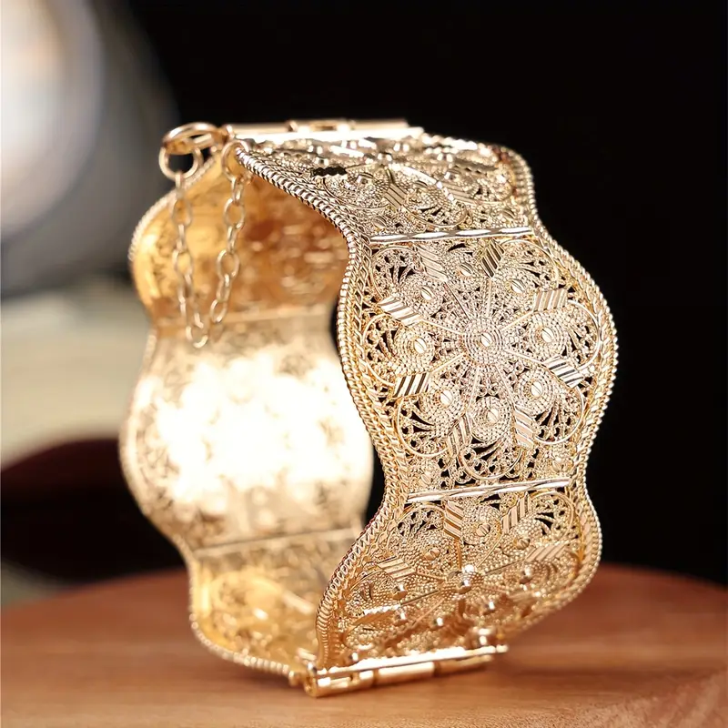 Beautiful Gold Bracelet with Unique Style