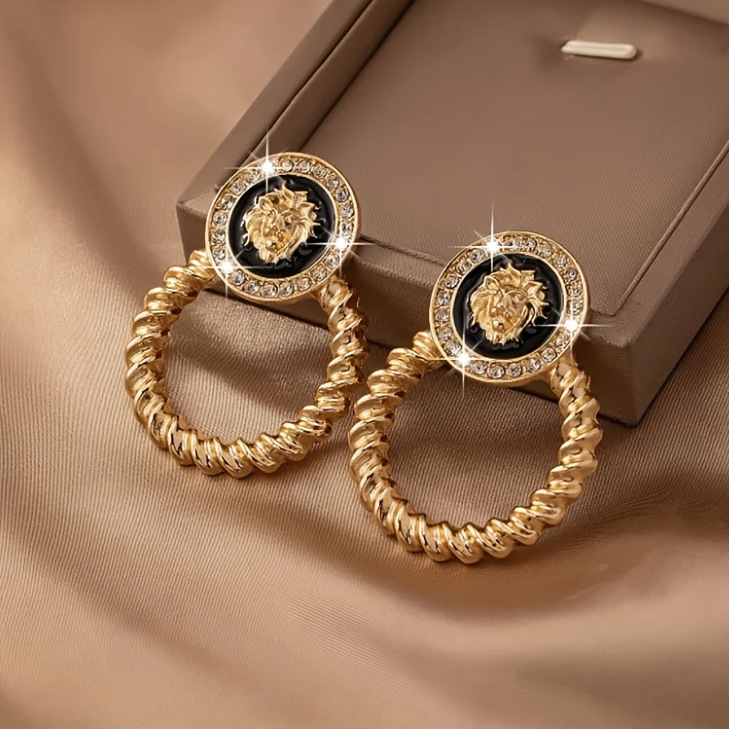 Classic Gold Earring with Timeless Appeal