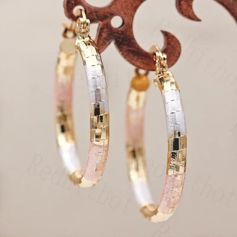 Romantic Gold Earring for Special Moments